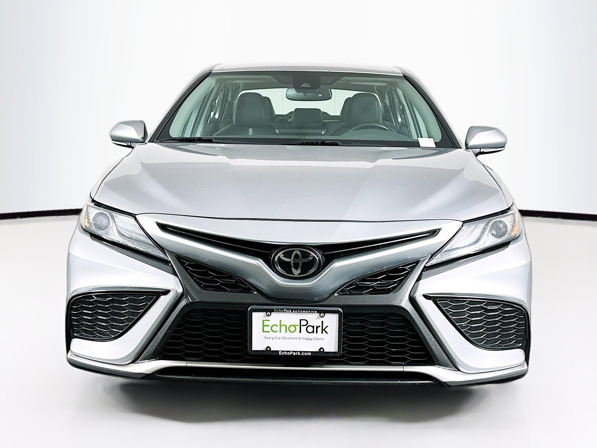 Used 2023 Toyota Camry XSE FWD image 2