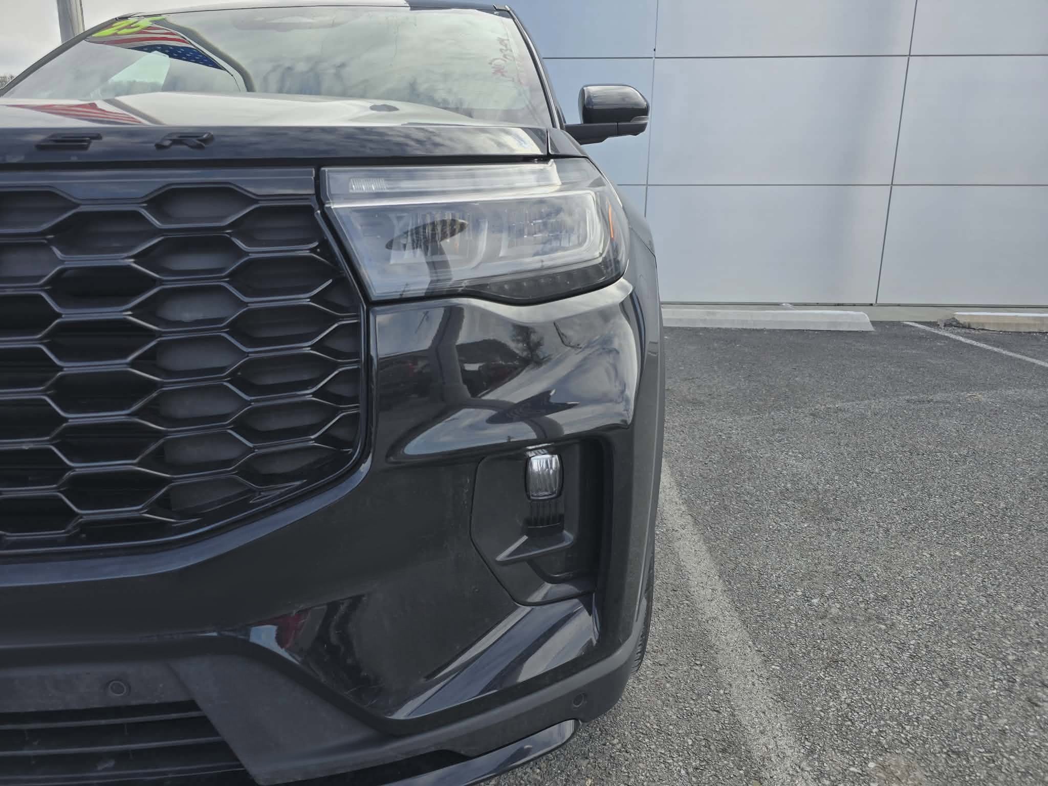 Used 2025 Ford Explorer ST-Line w/ ST-Line Street Pack image 9