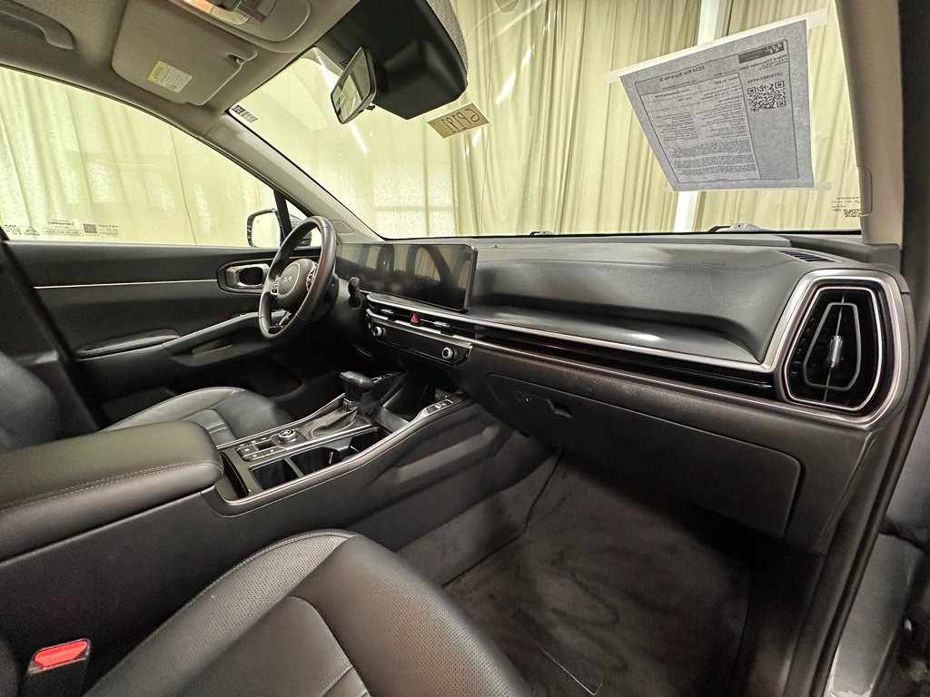 Used 2024 Kia Sorento S image 17