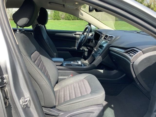Used 2020 Ford Fusion SE FWD image 26