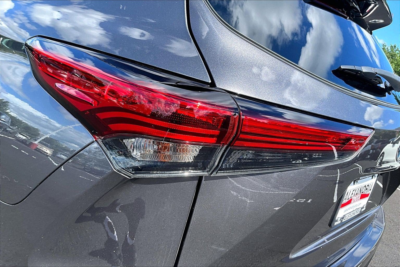 Used 2022 Toyota Highlander LE AWD/4WD image 28