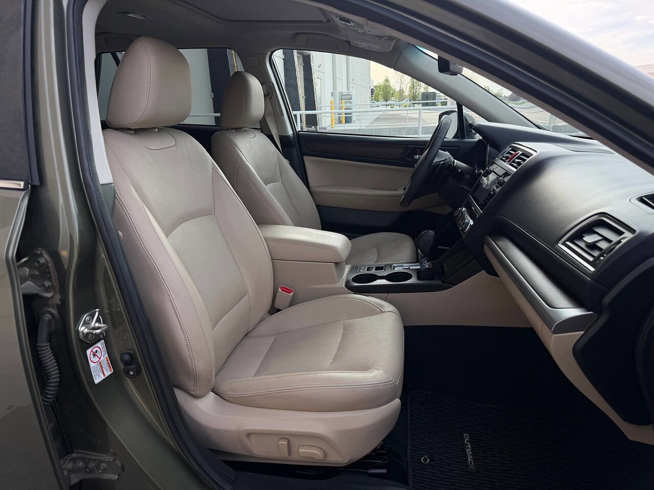 Used 2017 Subaru Outback 3.6R Limited AWD/4WD image 22