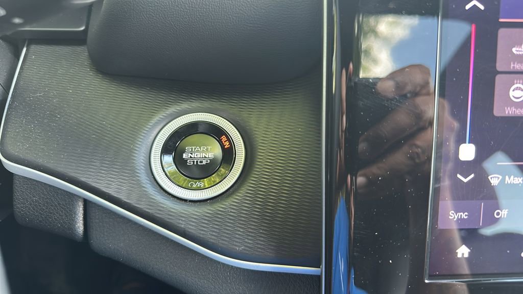 Used 2025 Jeep Grand Cherokee L Altitude image 27