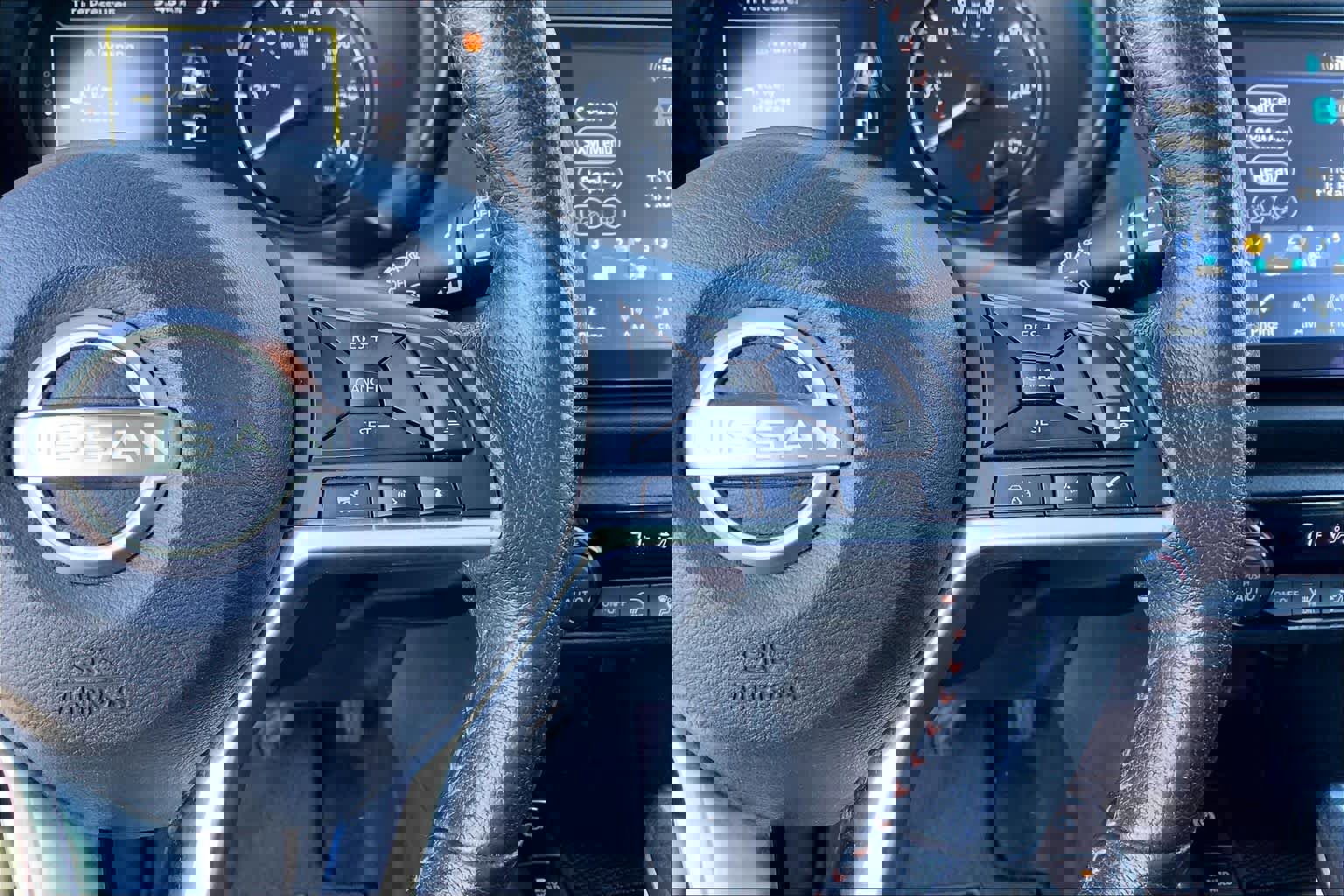 Used 2023 Nissan Kicks SR image 25