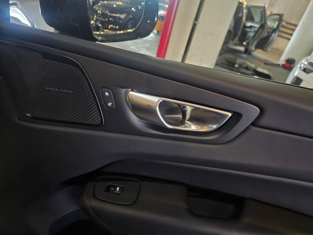 Certified 2023 Volvo XC60 B5 Plus w/ Climate Package AWD/4WD image 11