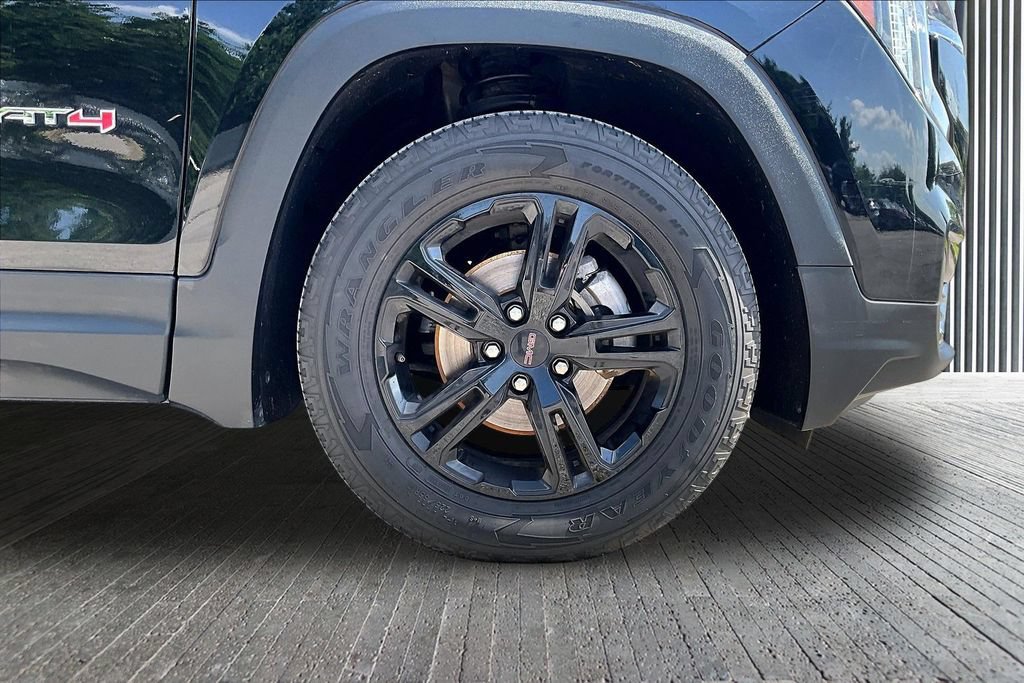 Used 2023 GMC Terrain AT4 AWD/4WD image 9