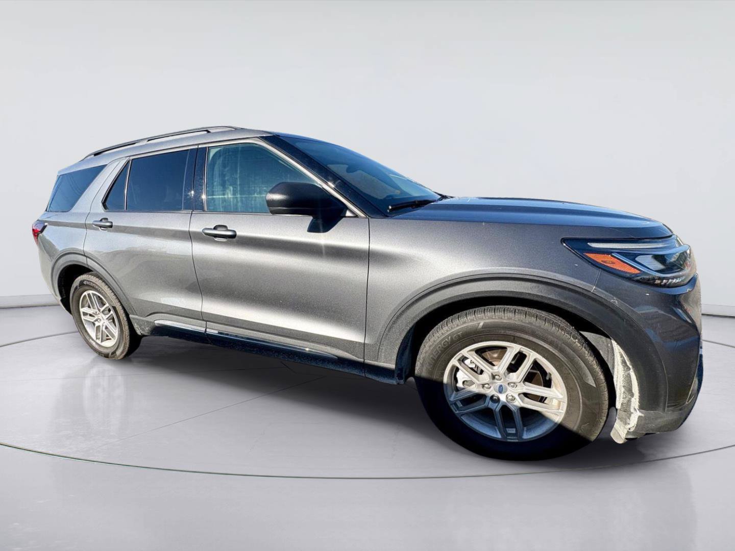 Used 2025 Ford Explorer Active RWD image 2