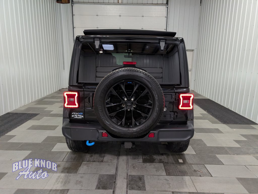 Used 2023 Jeep Wrangler Unlimited Sahara w/ Cold Weather Group AWD/4WD image 3