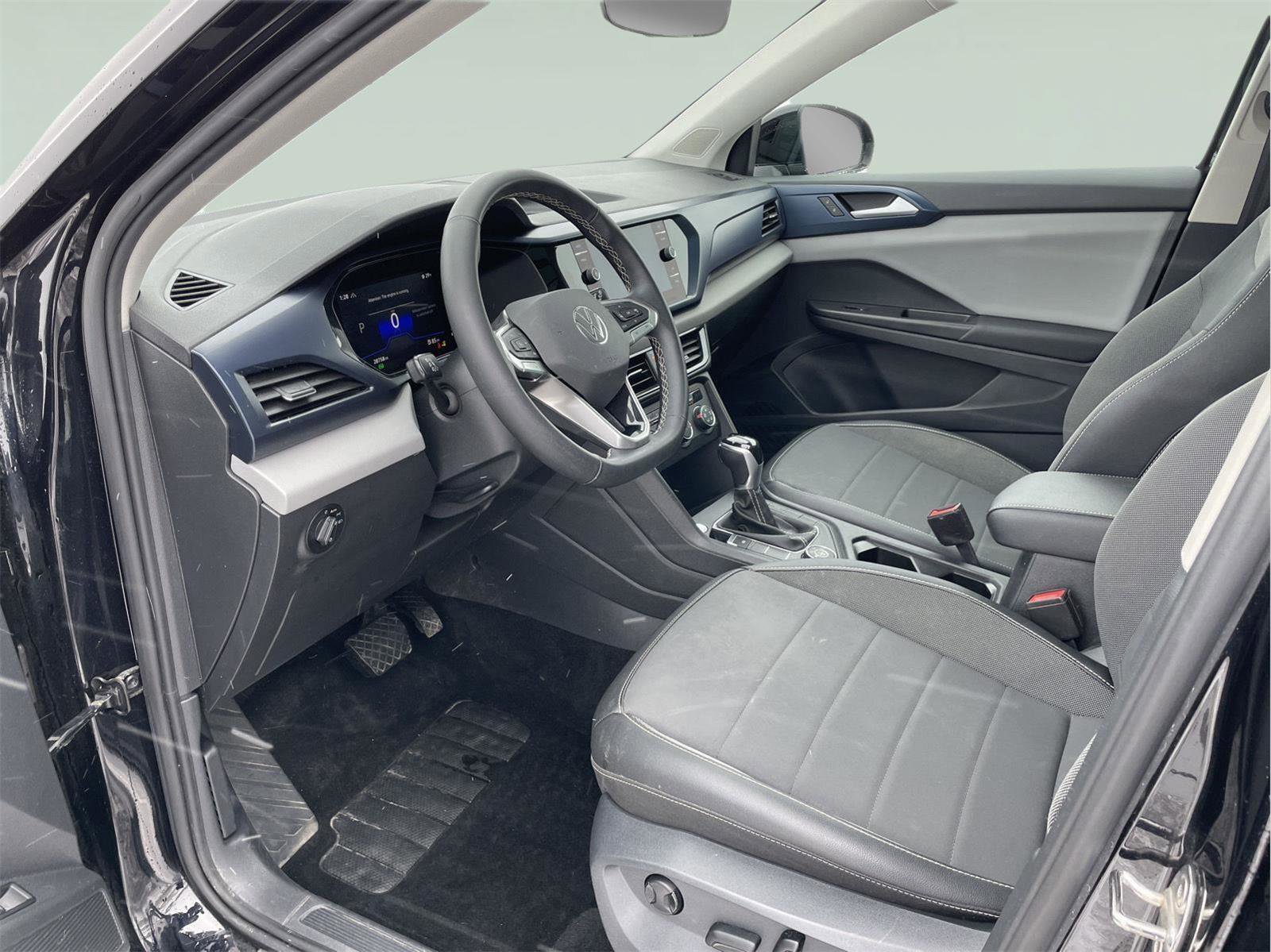 Used 2022 Volkswagen Taos SE w/ Panoramic Sunroof Package image 12