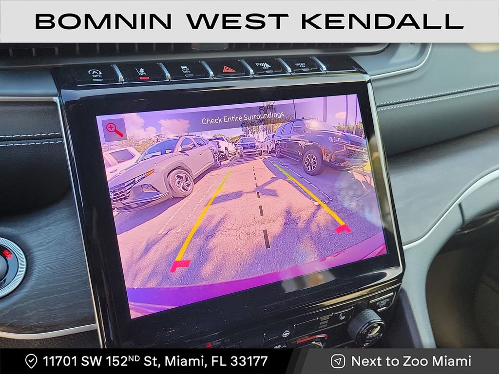 Used 2025 Jeep Grand Cherokee Limited w/ Black Appearance Package image 17