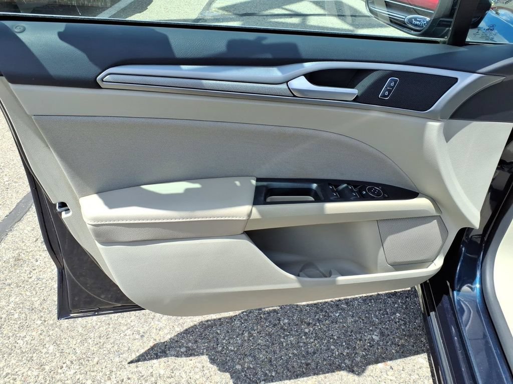 Certified 2020 Ford Fusion SE FWD image 13