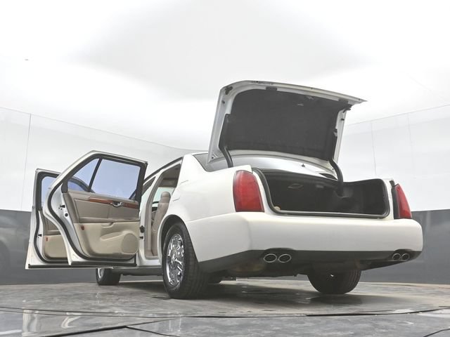 Used 2004 Cadillac De Ville w/ Equipment Group FWD image 52