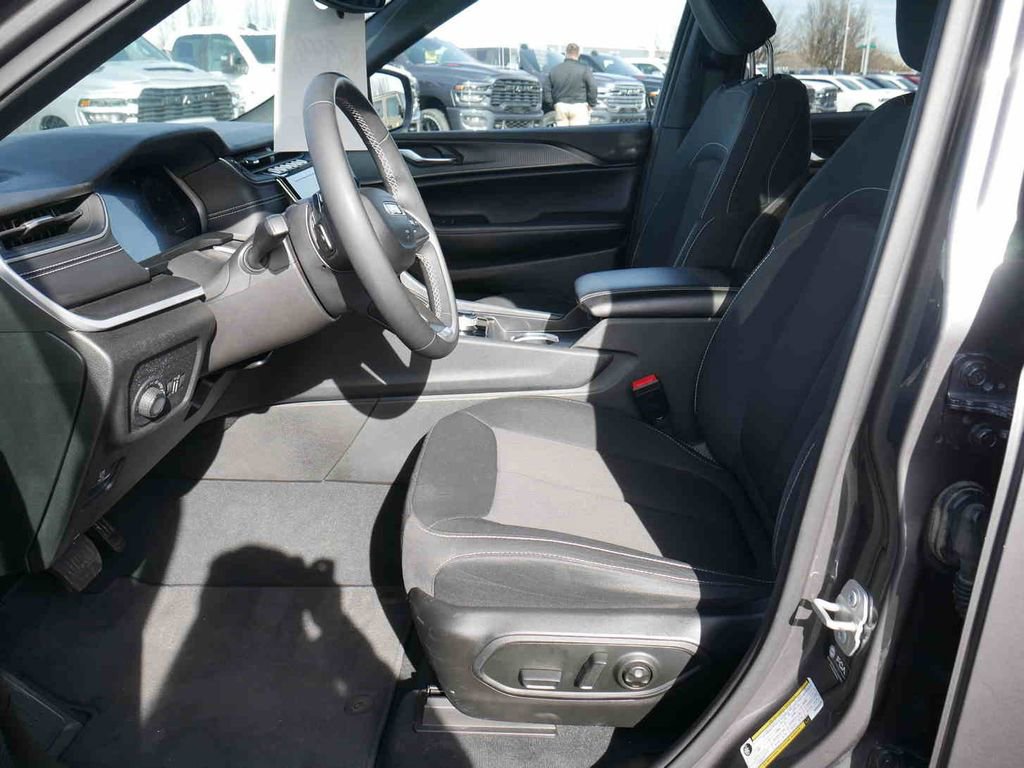 Certified 2024 Jeep Grand Cherokee L Laredo image 25