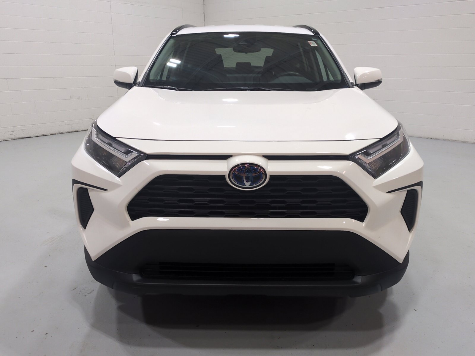 Used 2024 Toyota RAV4 XLE AWD/4WD image 9
