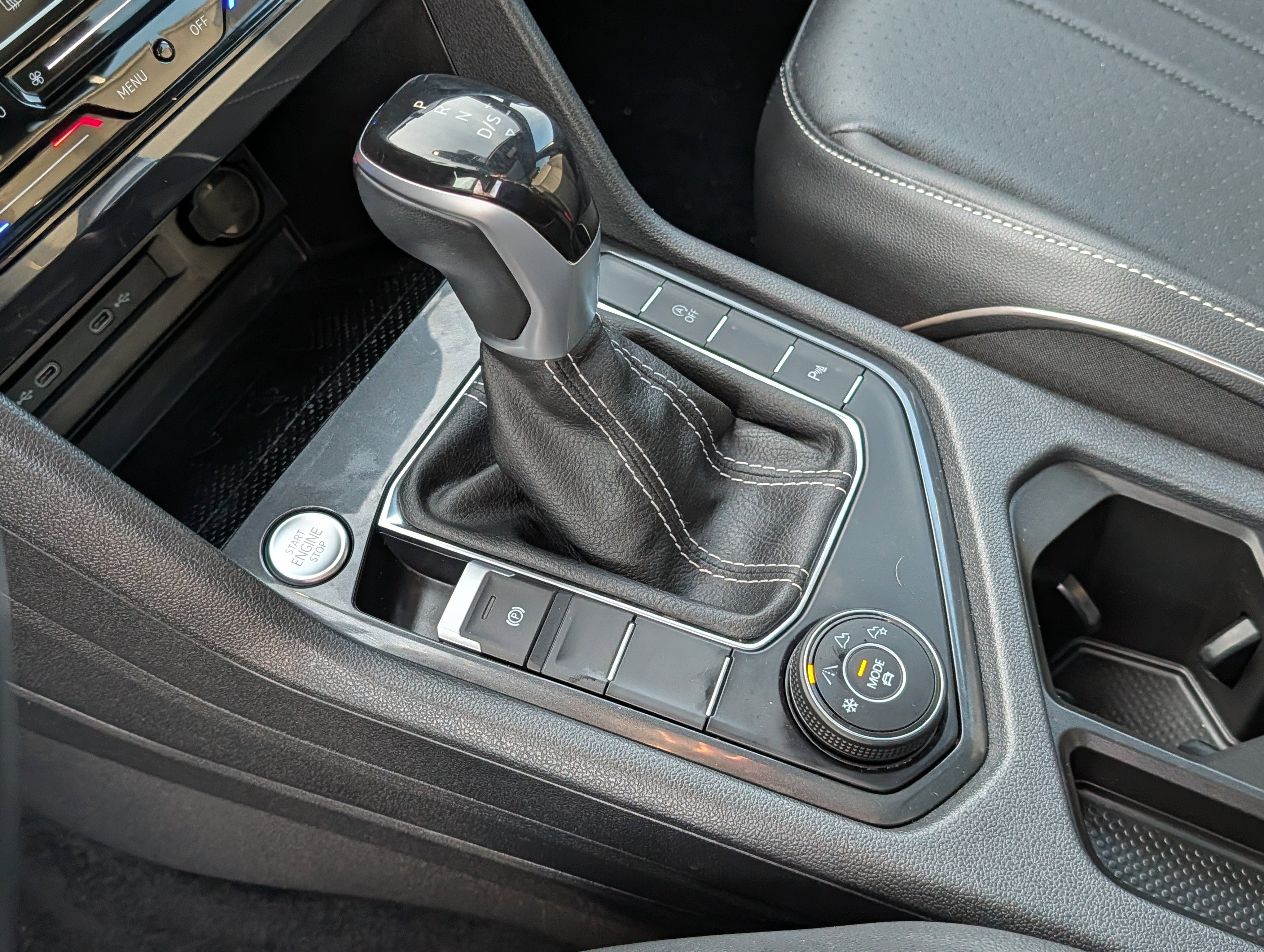 Used 2022 Volkswagen Tiguan SE R-Line image 24