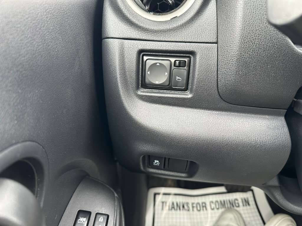 Used 2012 Nissan Versa SV w/ Convenience Pkg image 18