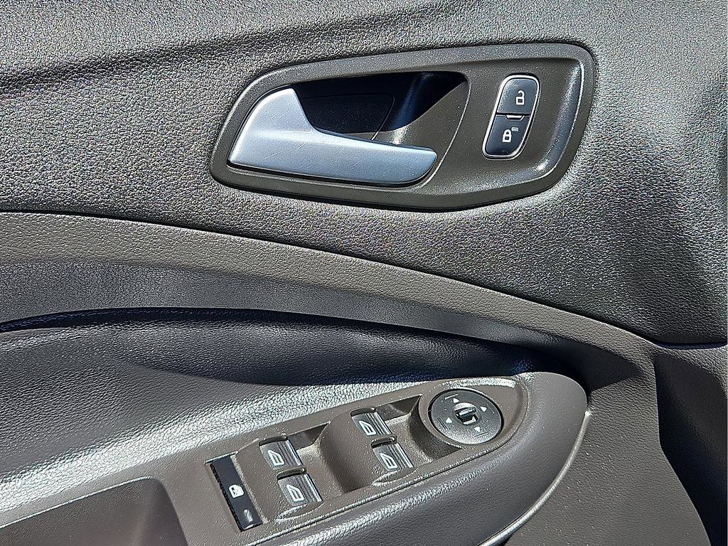 Used 2019 Ford Escape SE FWD image 10
