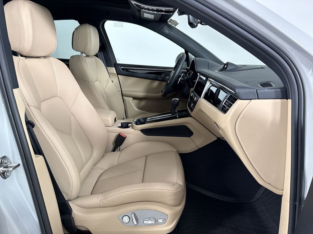 New 2026 Porsche Macan AWD/4WD image 24