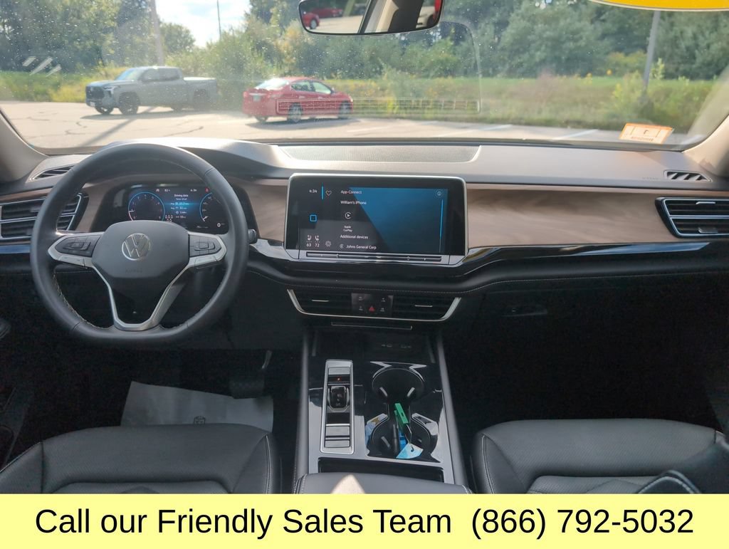 Used 2025 Volkswagen Atlas SE AWD/4WD image 14