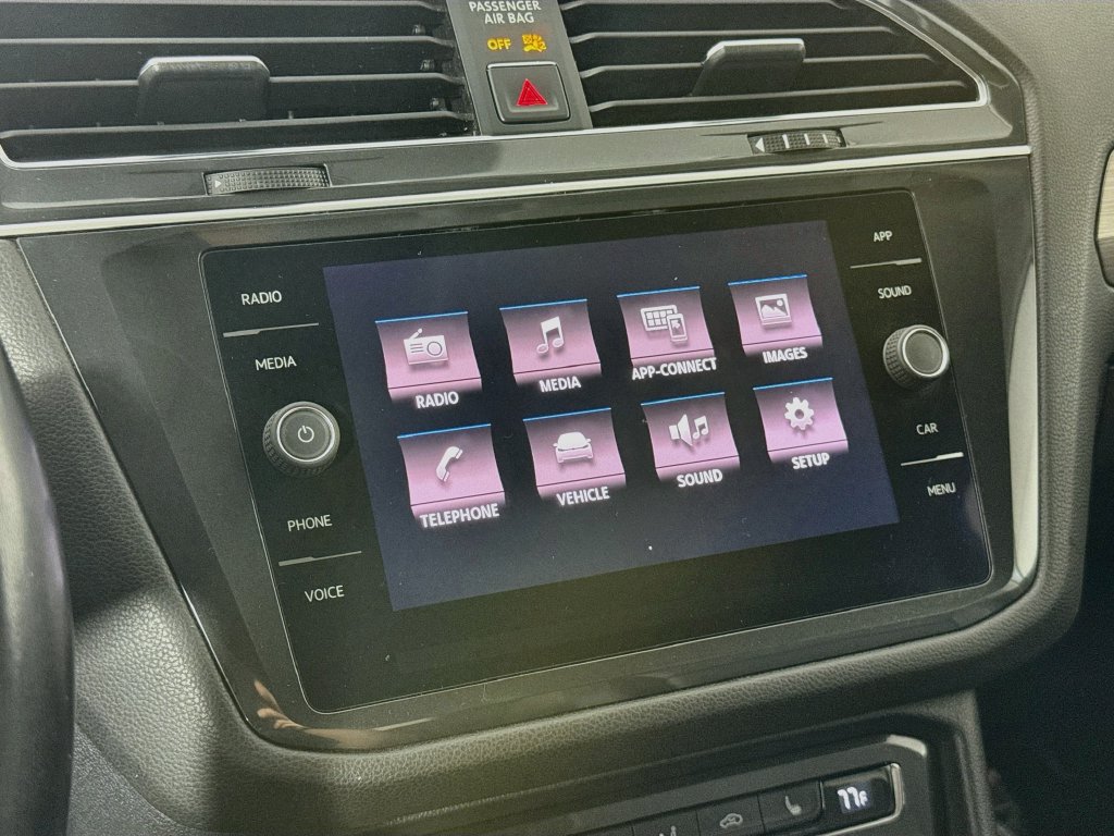 Used 2018 Volkswagen Tiguan SE AWD/4WD image 17