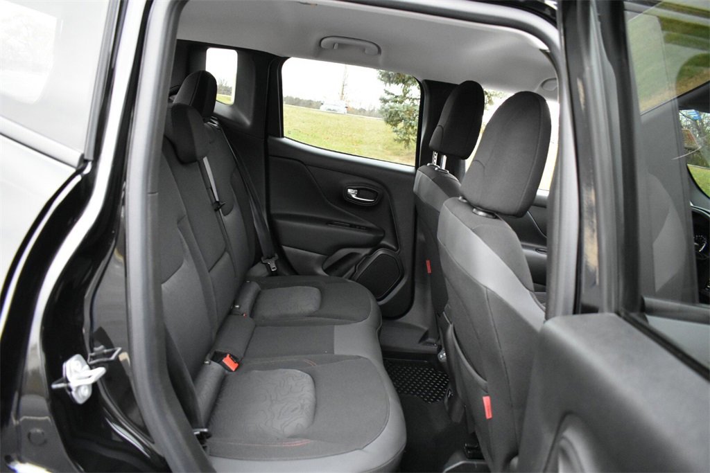 Used 2022 Jeep Renegade Trailhawk w/ Trailer Tow Group image 30