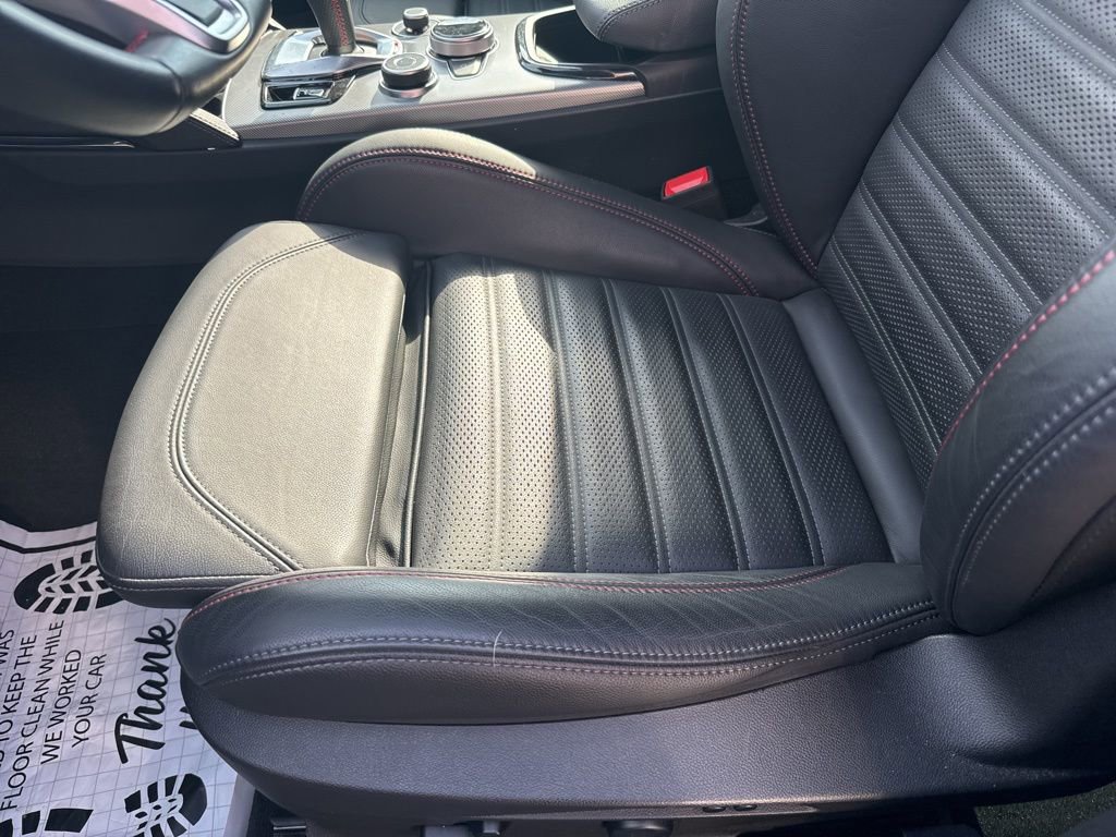 Used 2024 Alfa Romeo Stelvio AWD image 32