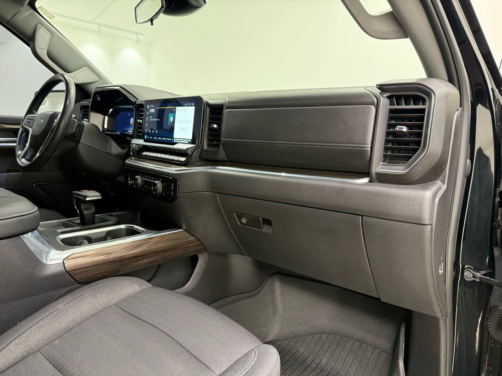 Used 2023 Chevrolet Silverado 1500 LT Trail Boss w/ Protection Package AWD/4WD image 32