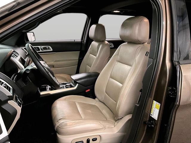 Used 2015 Ford Explorer XLT w/ Equipment Group 202B AWD/4WD image 25