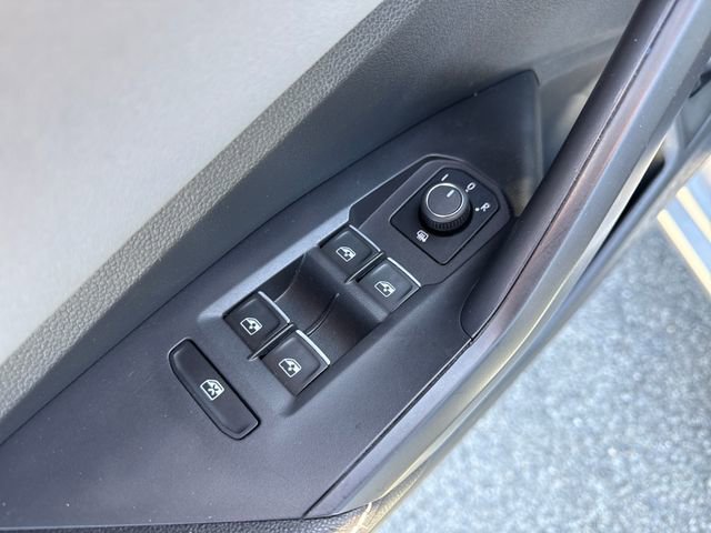 Used 2025 Volkswagen Jetta SE image 24