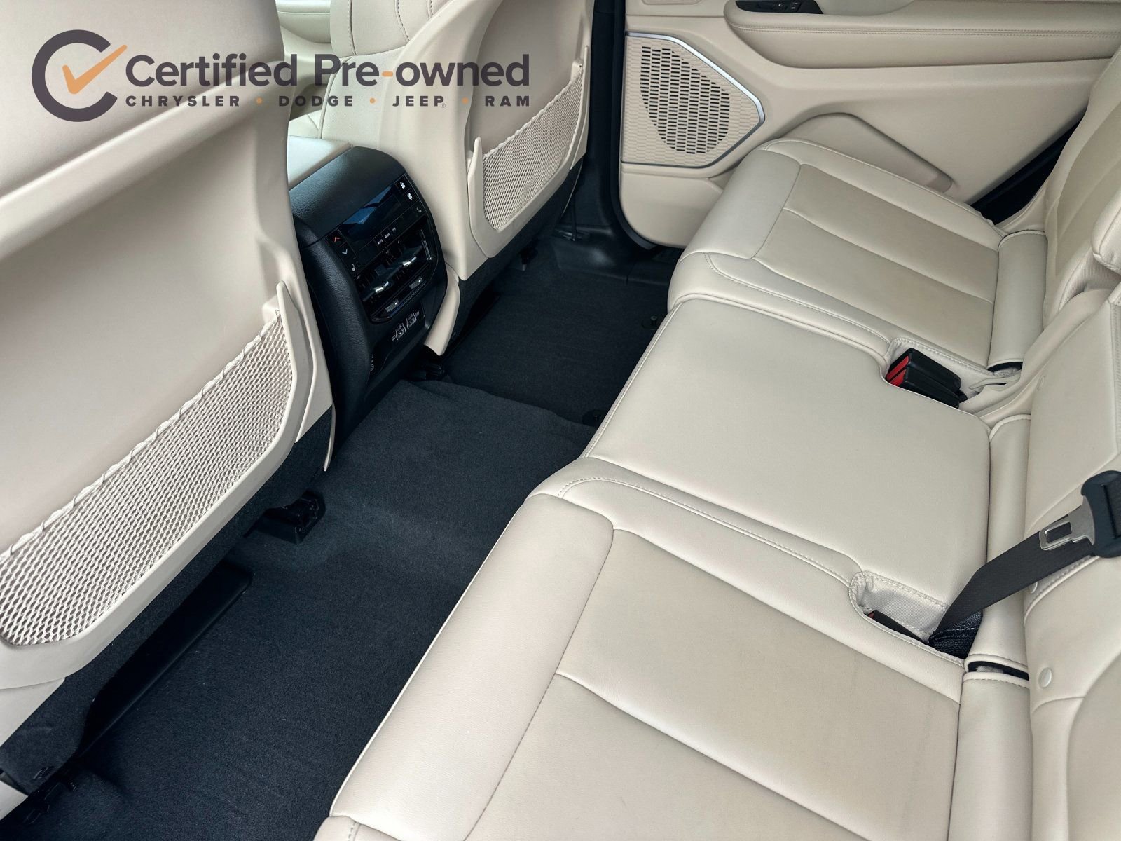 Used 2022 Jeep Grand Cherokee L Limited AWD/4WD image 13