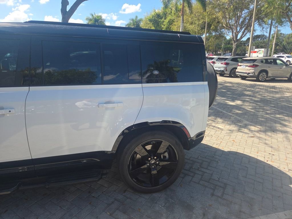 Used 2024 Land Rover Defender 110 X-Dynamic SE image 54