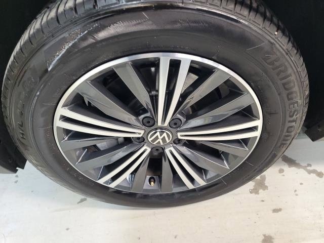 Used 2024 Volkswagen Tiguan Wolfsburg Edition image 9