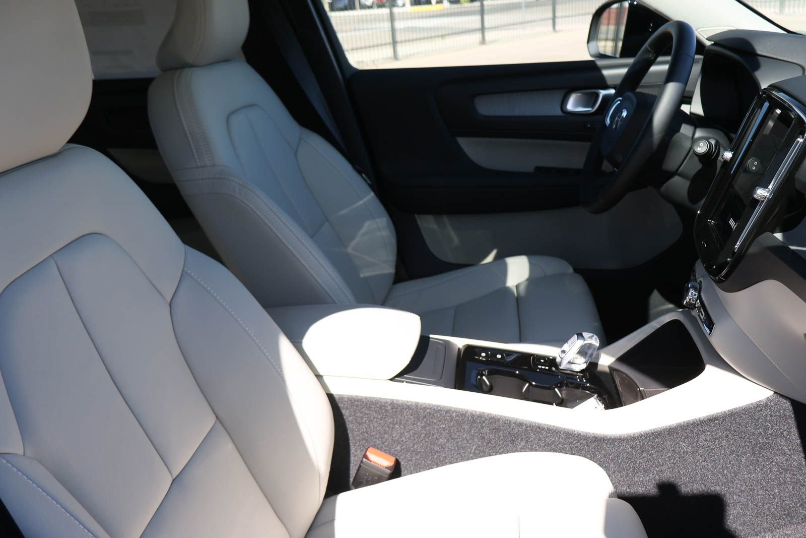 New 2026 Volvo XC40 B5 Plus w/ Protection Package Premier AWD/4WD image 17