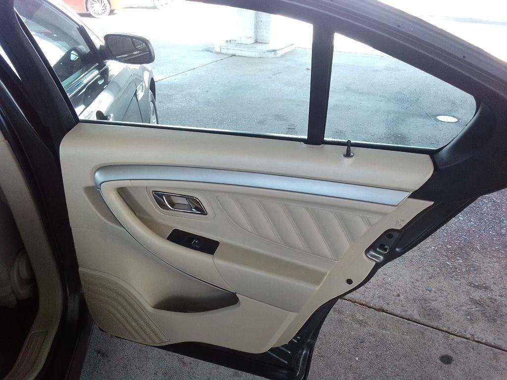 Used 2018 Ford Taurus SE FWD image 21