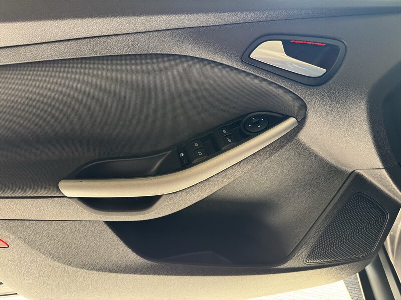 Used 2014 Ford Focus SE w/ Equipment Group 201A FWD image 23
