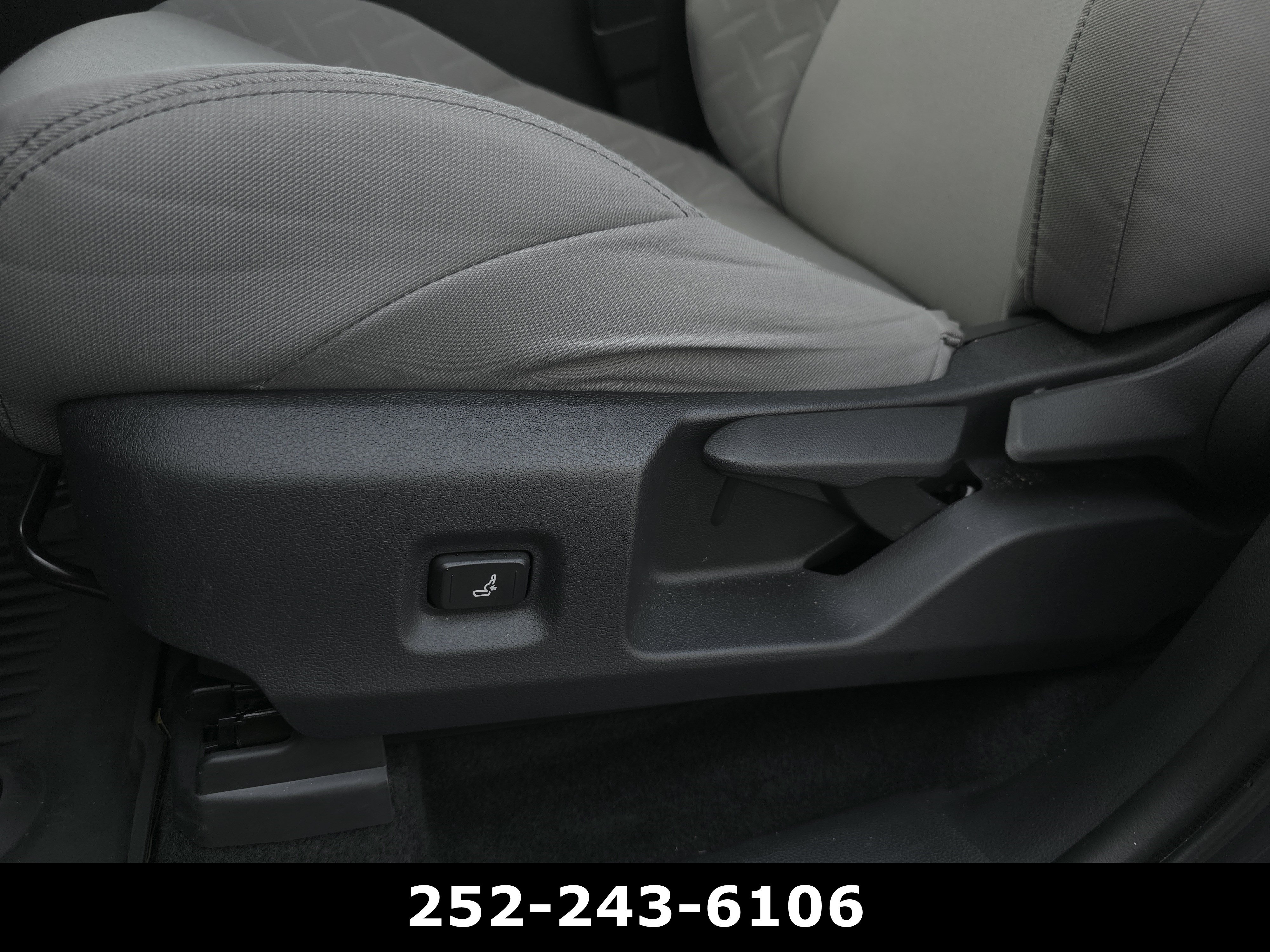 Used 2025 Toyota Tacoma SR5 AWD/4WD image 11