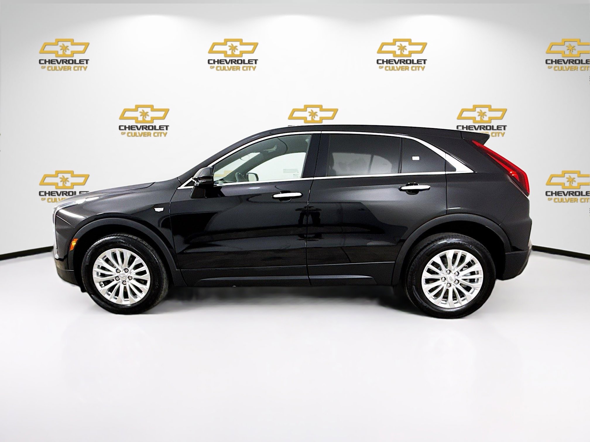 Used 2024 Cadillac XT4 Luxury w/ Cold Weather Package image 4