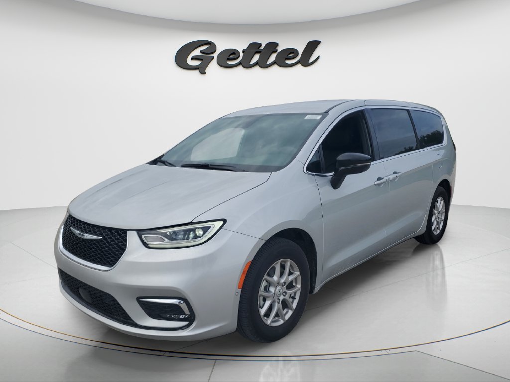New 2026 Chrysler Pacifica Select