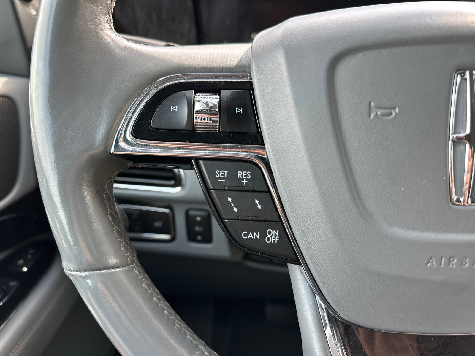 Used 2019 Lincoln Navigator Reserve AWD/4WD image 21
