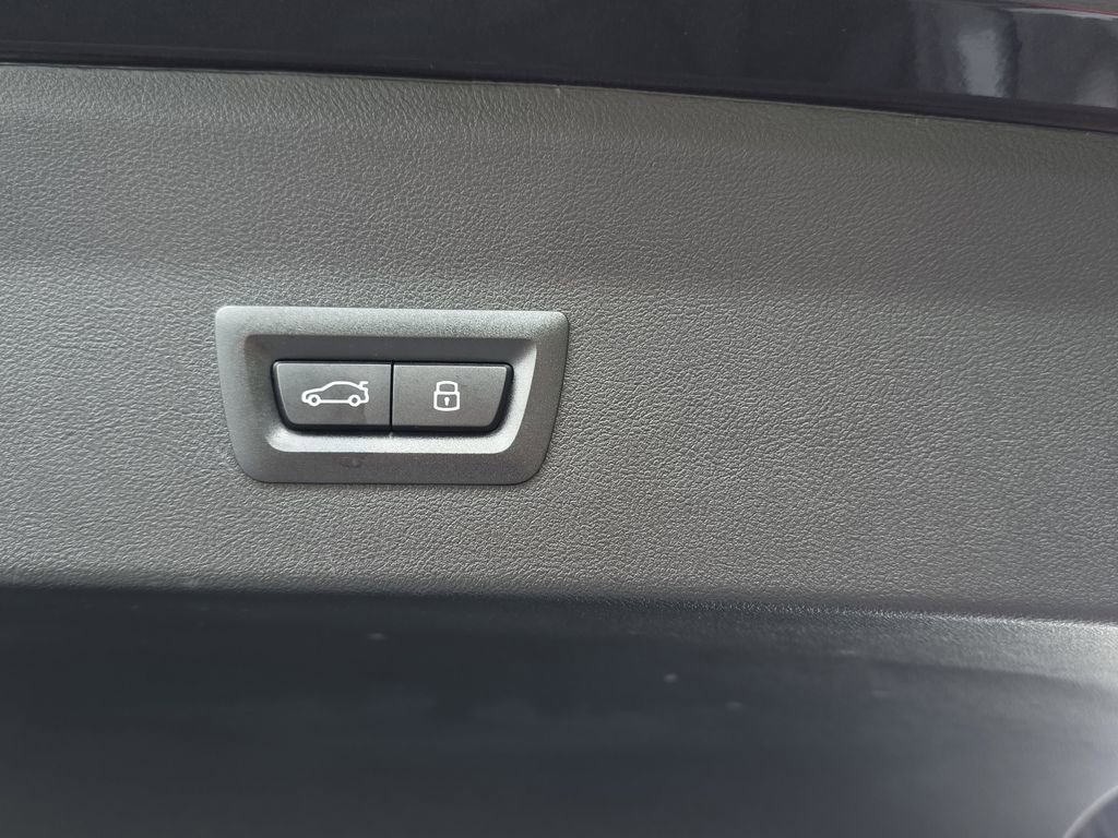 Used 2025 BMW X4 xDrive30i image 16