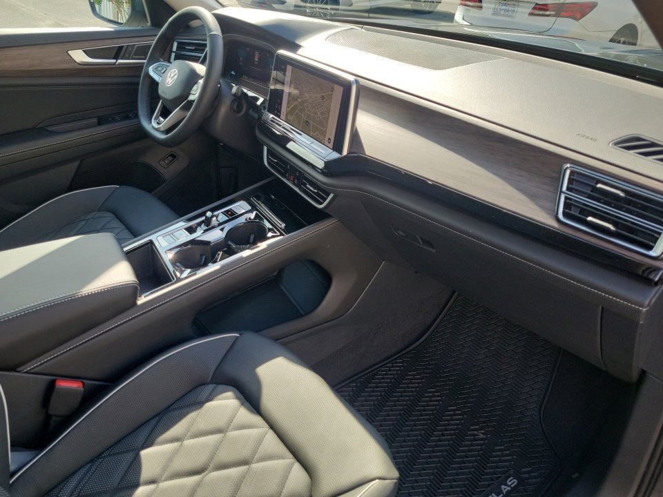 New 2025 Volkswagen Atlas SEL Premium R-Line image 28