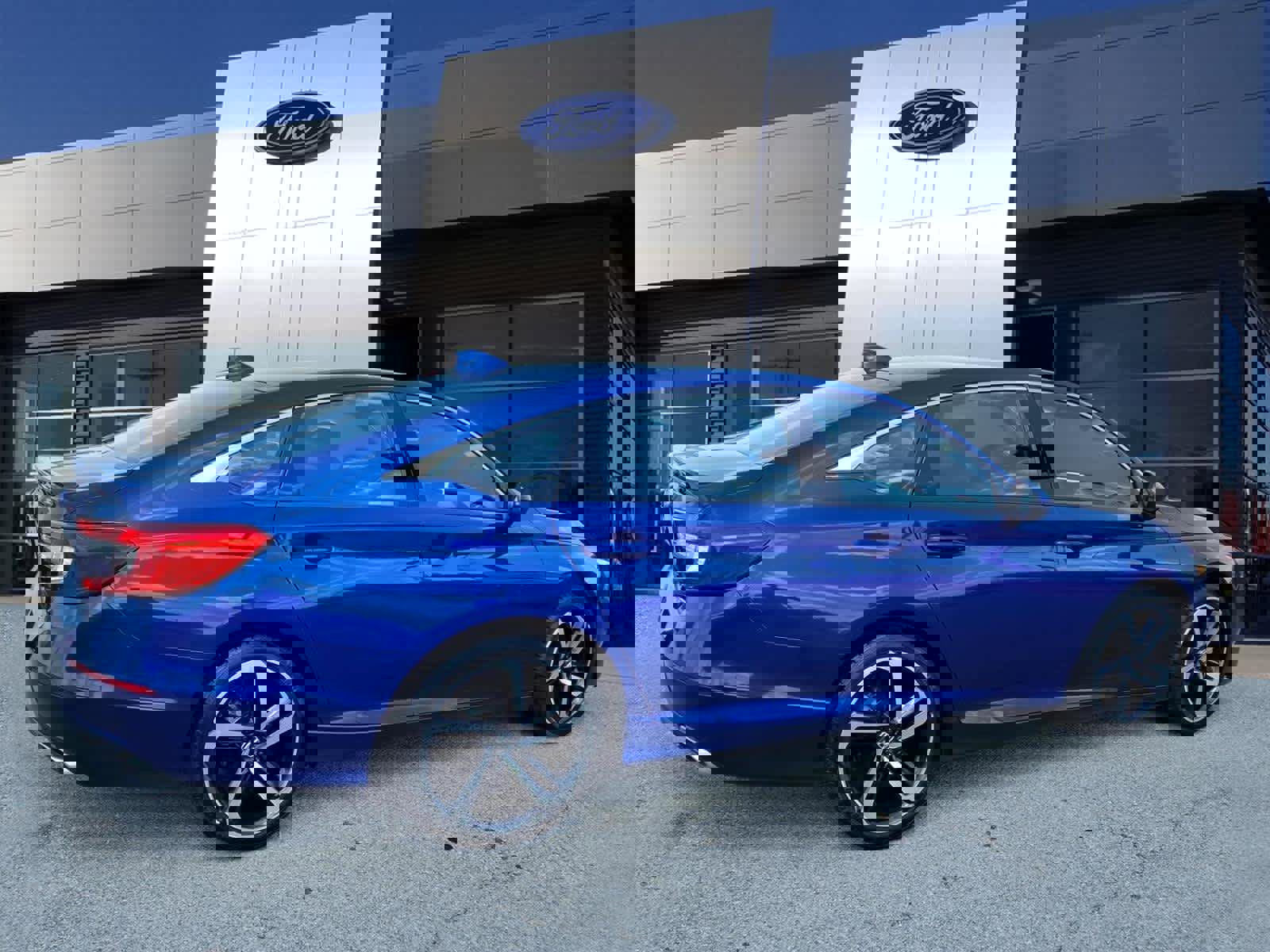 Used 2018 Honda Accord Sport image 2