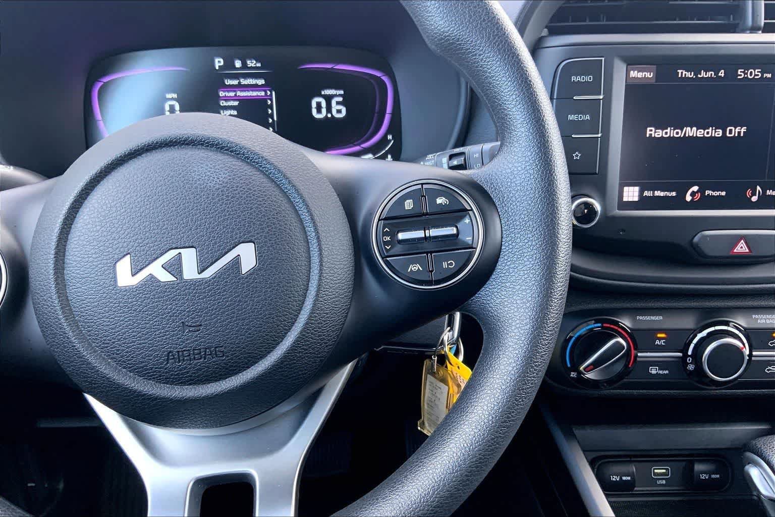 Used 2025 Kia Soul LX w/ LX Technology Package FWD image 25