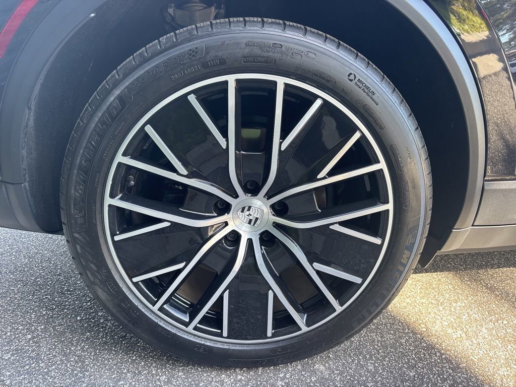 Certified 2025 Porsche Macan Electric RWD image 14