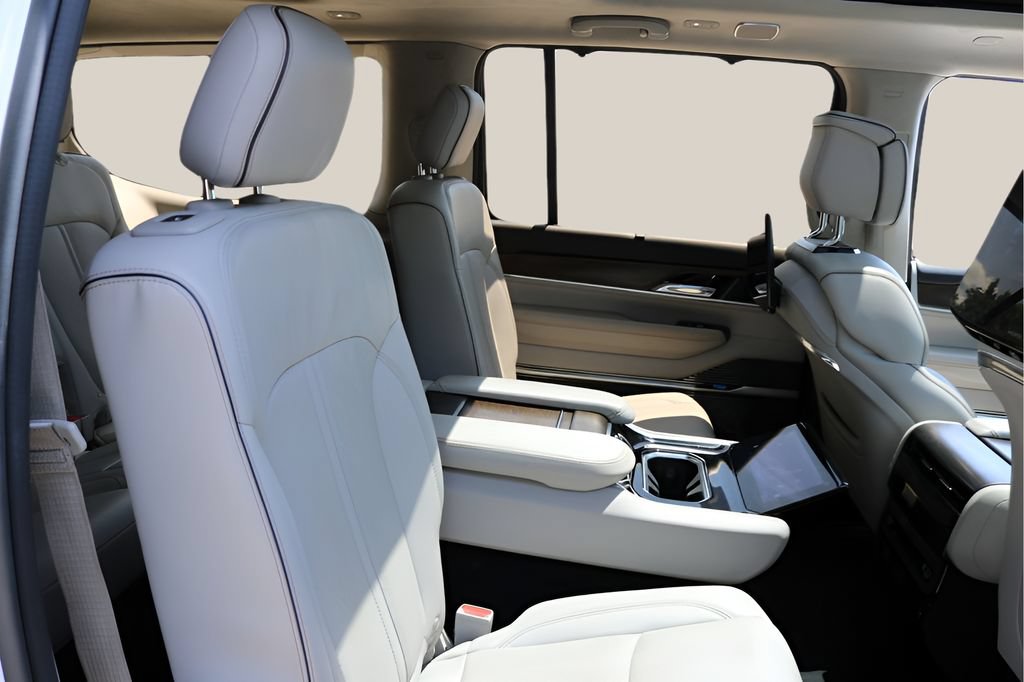 Used 2022 Jeep Grand Wagoneer Series II w/ Premium Group II AWD/4WD image 21
