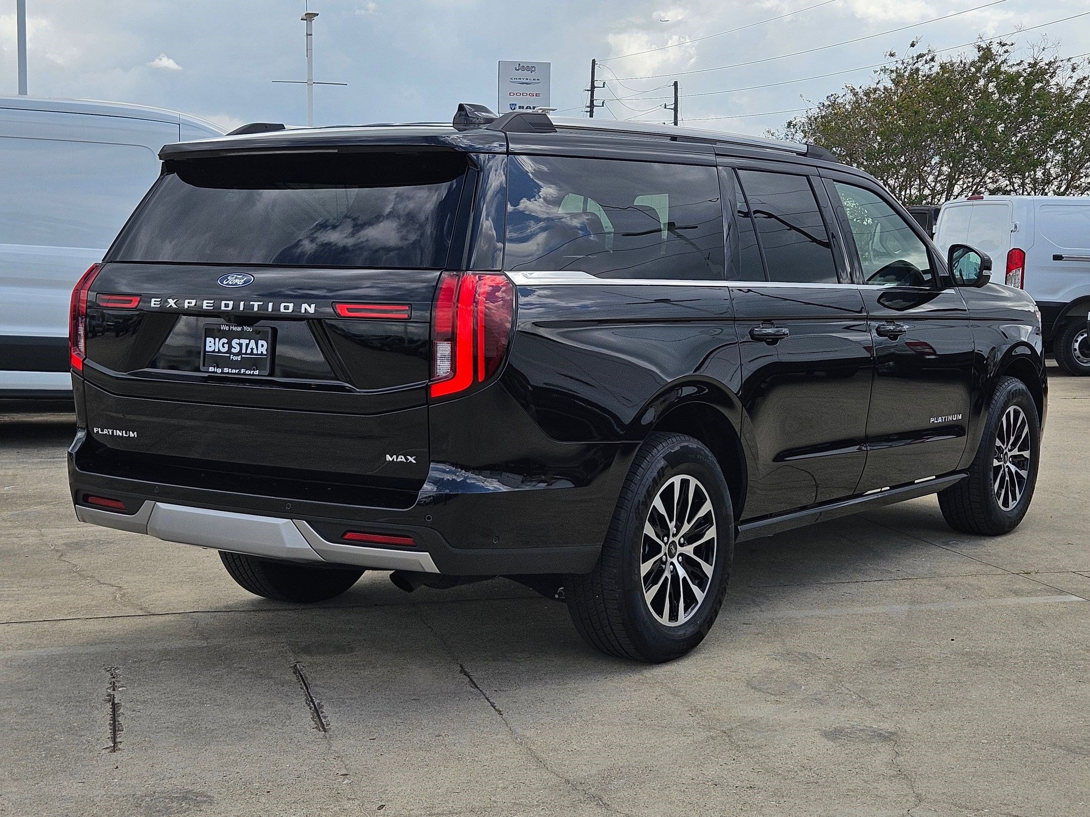 Used 2025 Ford Expedition Max Platinum image 3
