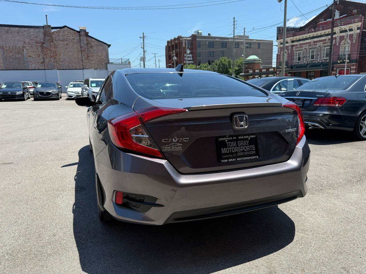 Used 2016 Honda Civic Touring image 4
