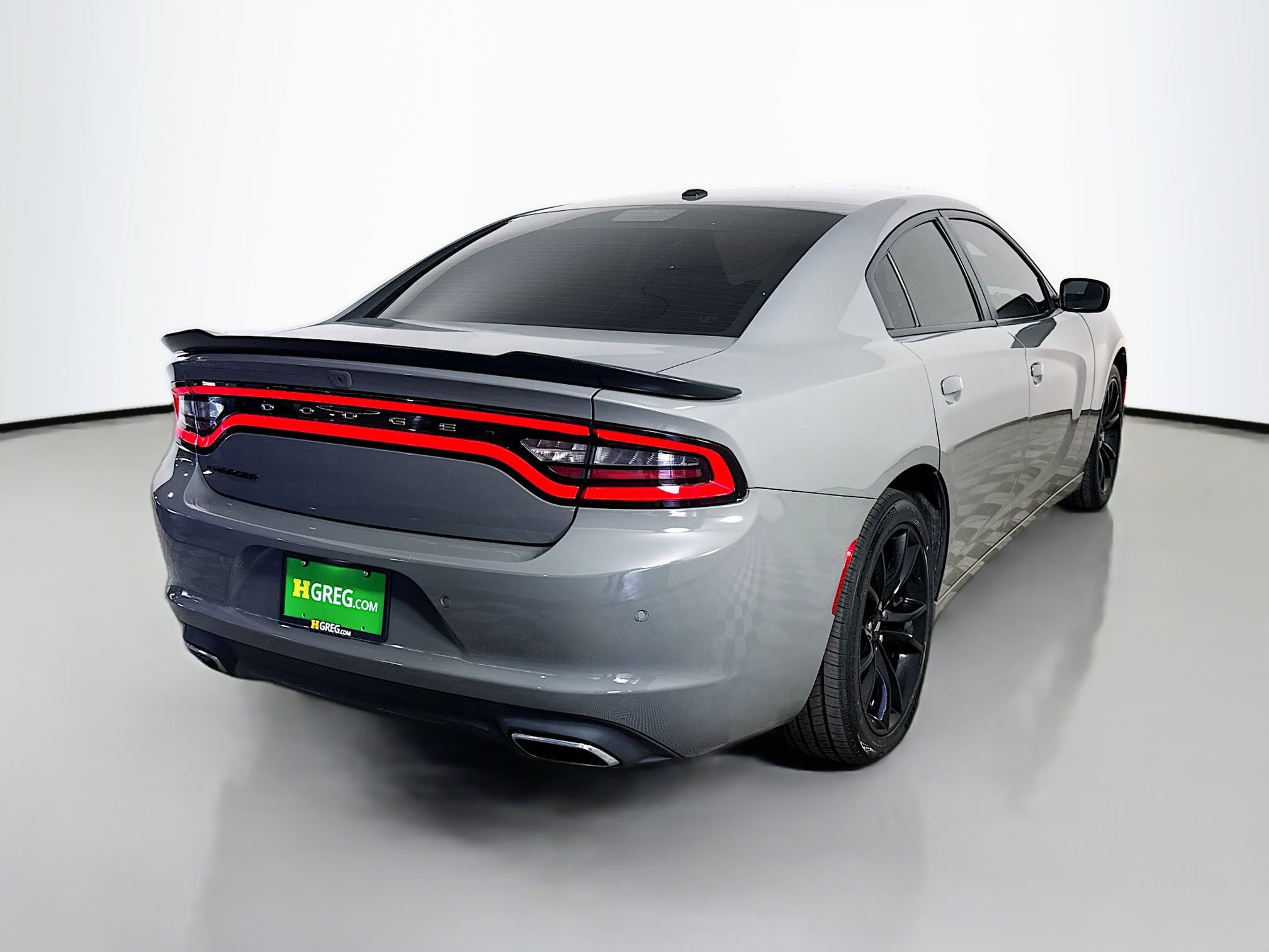 Used 2018 Dodge Charger SXT w/ Blacktop Package RWD image 10