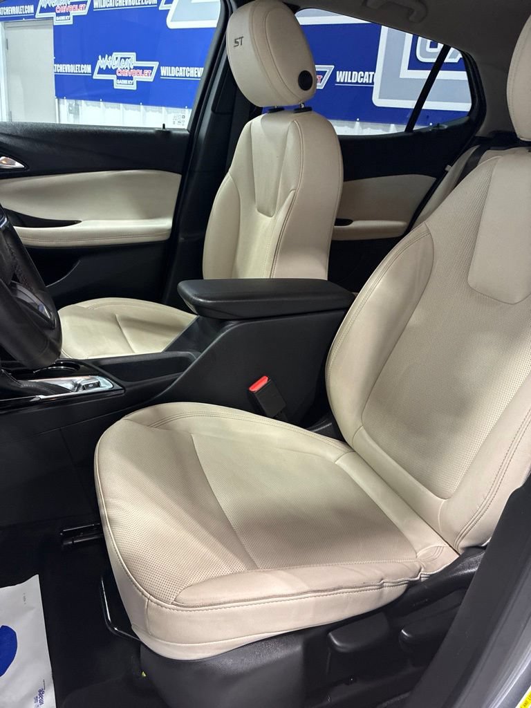 Used 2024 Buick Encore GX Sport Touring FWD image 14