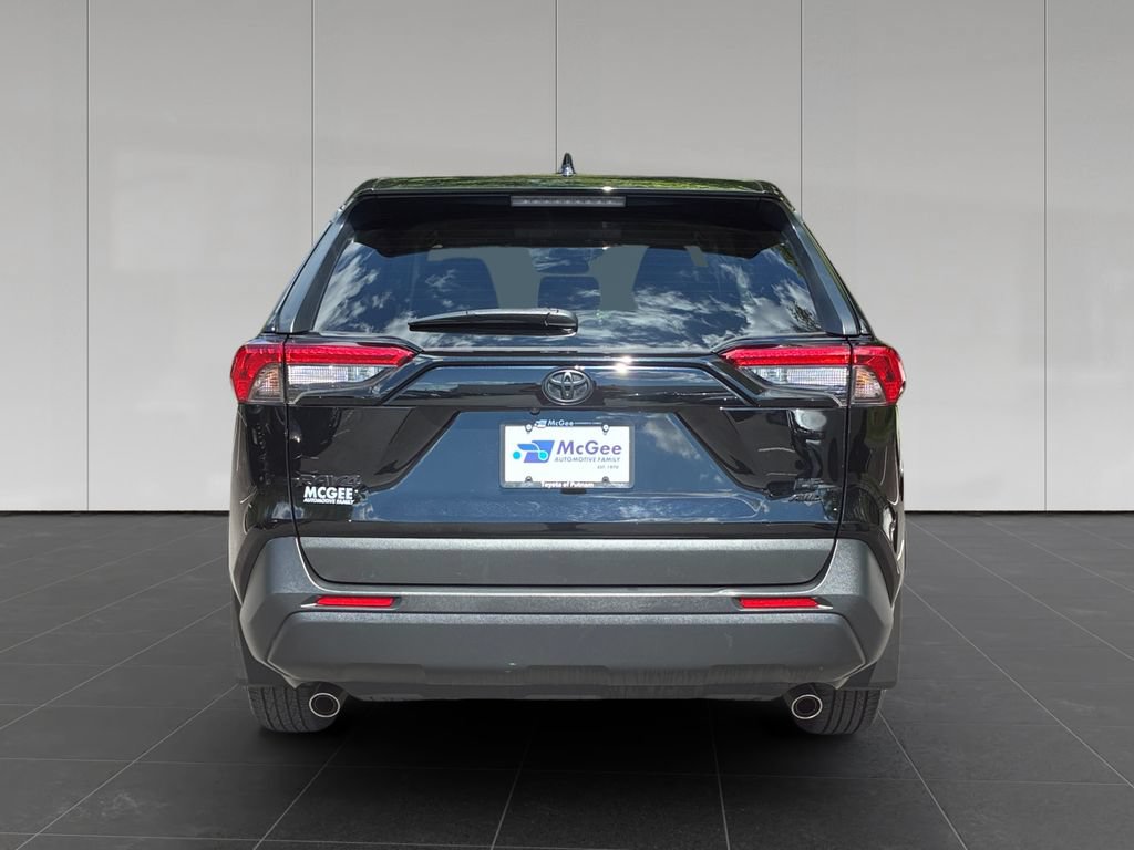 Used 2025 Toyota RAV4 LE AWD/4WD image 4